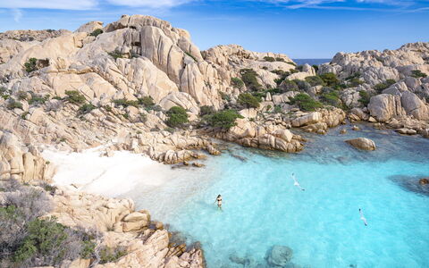 Ontdek de verborgen baaien in de omgeving van Villa Silenis