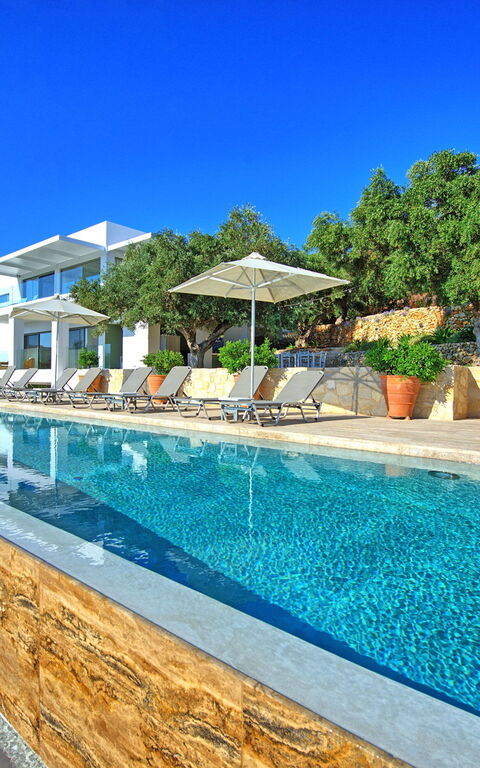 Oplev BlueWhite: Hvor skandinavisk elegance møder græsk luksus