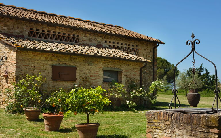 Pozzo Dei Desideri: Buitenkanten, Buitenshuis, Tuin