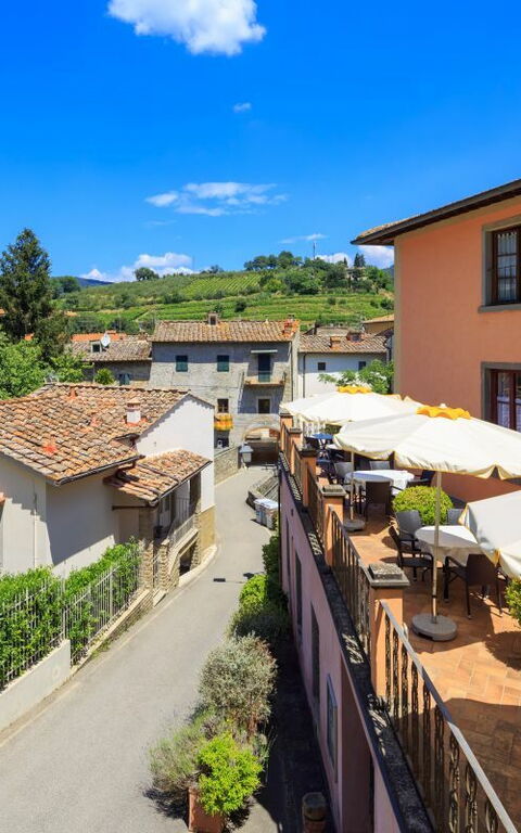 Palazzo a Greve: Buitenshuis