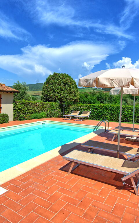 Cuccardino: Buitenshuis, zwembad