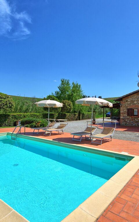 Cuccardino: Buitenshuis, zwembad