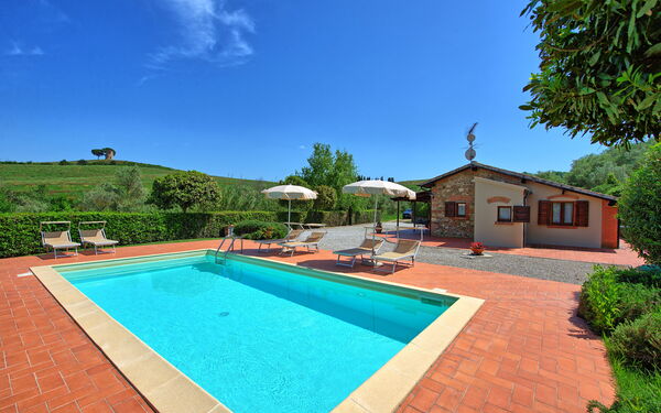 Cuccardino: Buitenshuis, zwembad