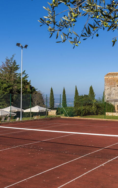 Villa Simone: Activiteiten, Buitenshuis