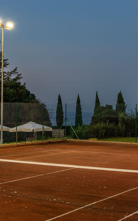 Villa Simone: Activiteiten, Buitenshuis