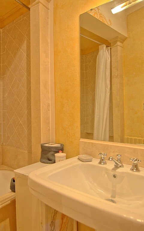 Castello Leopoldo: Badkamer