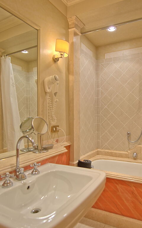 Castello Leopoldo: Badkamer