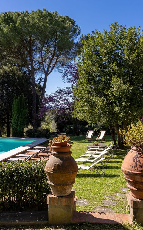 Villa Orchidea: Buitenshuis, zwembad