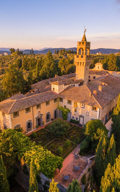 Montegufoni: Buitenkanten, Buitenshuis