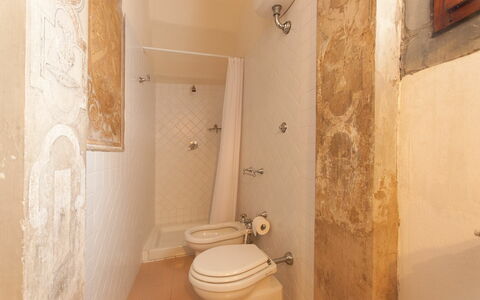 Accommodatie La Grotta: Badkamer