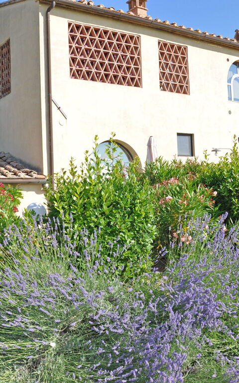 I Glicini: Buitenkanten, Buitenshuis