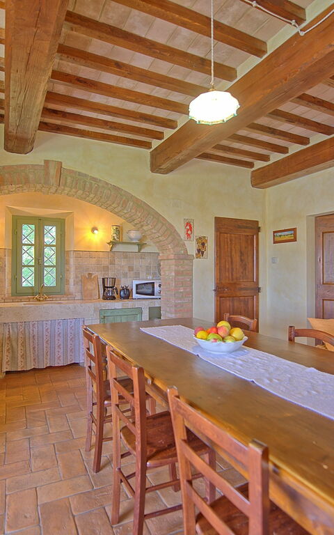 Castelmuzio: Keuken, Lunchroom, Woonkamer