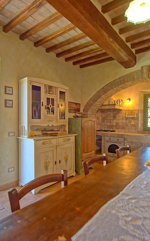 Castelmuzio: Keuken, Lunchroom, Woonkamer