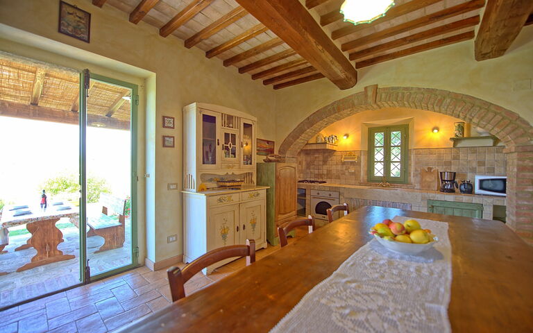 Castelmuzio: Keuken, Lunchroom, Woonkamer