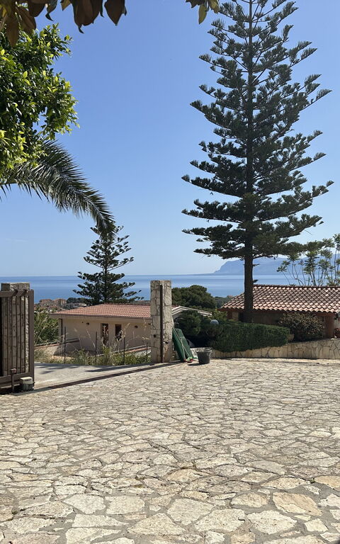 Castellammare: Buitenkanten, Hoofdingang, Keer bekeken