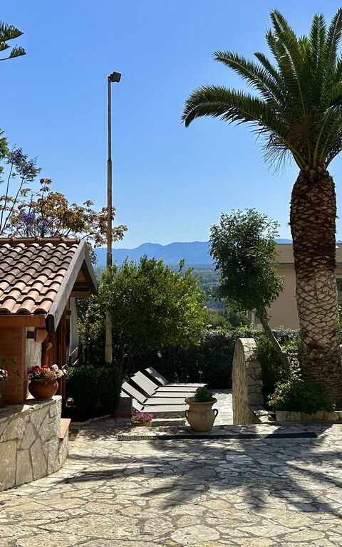 Castellammare: Buitenkanten, Keer bekeken, Tuin