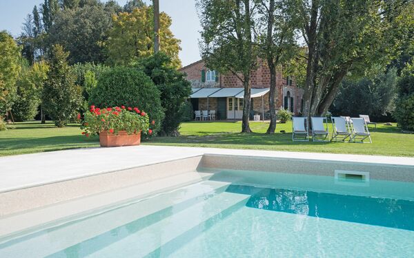 Villa Fontine: Buitenshuis, zwembad