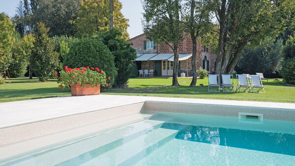 Villa Fontine: Buitenshuis, zwembad