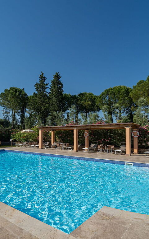 Montelopio: Buitenkanten, Buitenshuis, zwembad