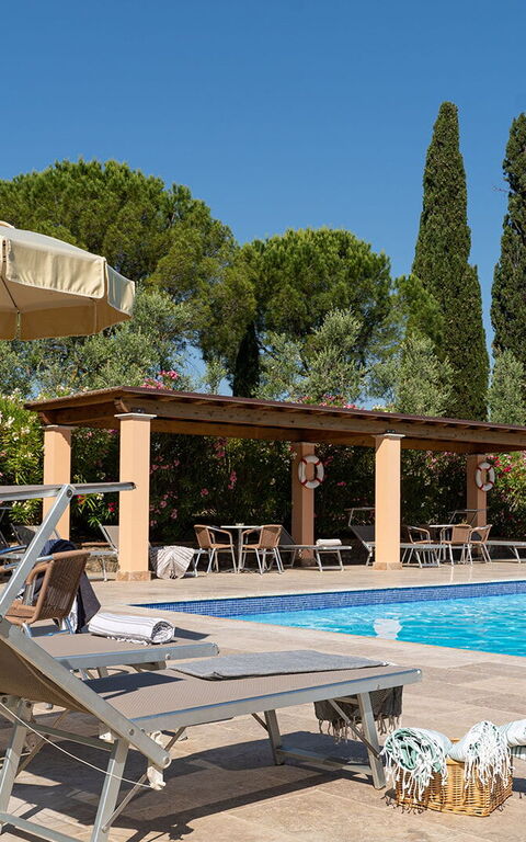 Montelopio: Buitenkanten, Buitenshuis, zwembad