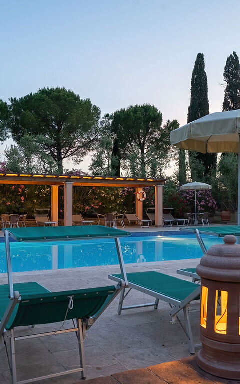 Montelopio: Buitenkanten, Buitenshuis, zwembad