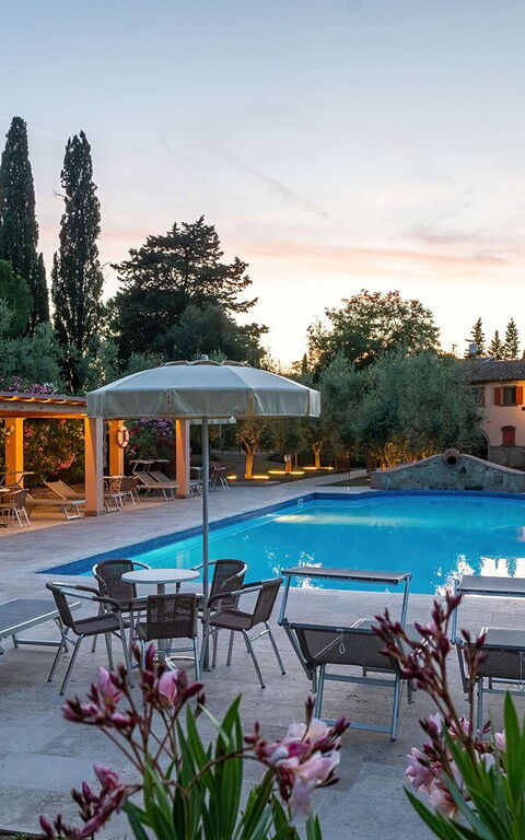 Montelopio: Buitenkanten, Buitenshuis, zwembad