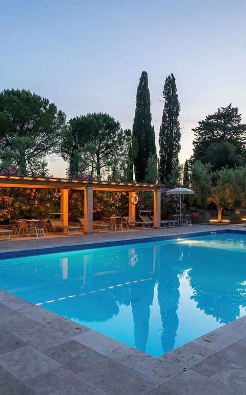 Montelopio: Buitenkanten, Buitenshuis, zwembad