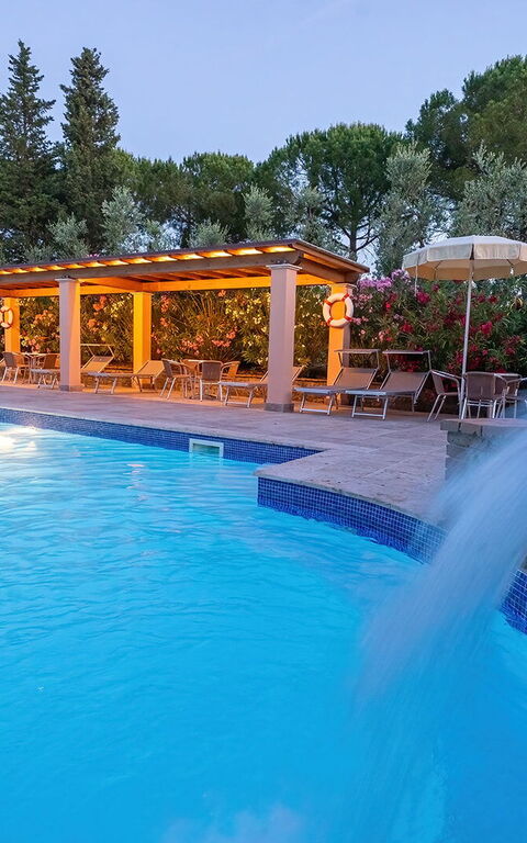 Montelopio: Buitenkanten, Buitenshuis, zwembad