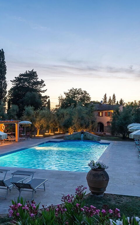 Montelopio: Buitenkanten, Buitenshuis, zwembad