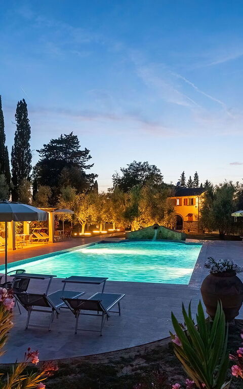 Montelopio: Buitenkanten, Buitenshuis, zwembad