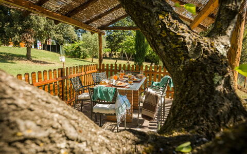 Accommodatie Montelopio 7: Buitenshuis, Tuin