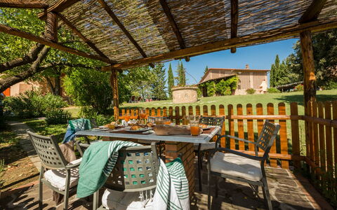 Accommodatie Montelopio 7: Buitenshuis, Tuin