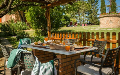 Accommodatie Montelopio 7: Buitenshuis, Tuin