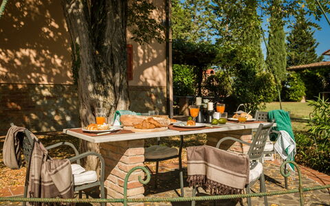 Accommodatie Montelopio 4: Buitenshuis, Tuin