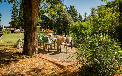 Accommodatie Montelopio 4: Buitenshuis, Tuin