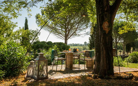 Accommodatie Montelopio 4: Buitenshuis, Tuin