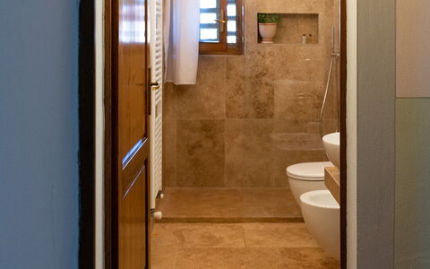 Accommodatie Montelopio 7: Badkamer, Kamer details