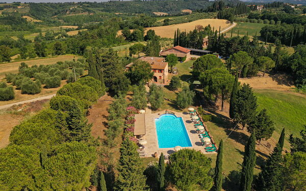 Montelopio: Keer bekeken, zwembad