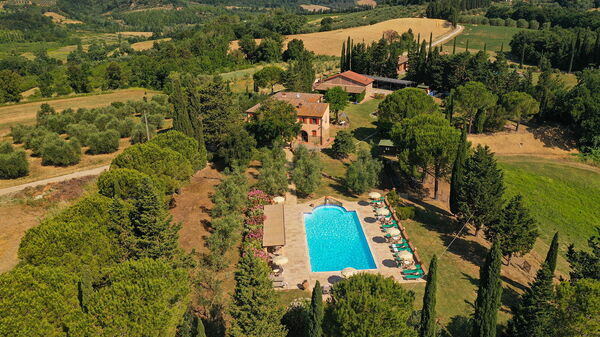 Montelopio: Keer bekeken, zwembad