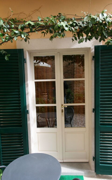 Santo Agostino: Buitenkanten, Buitenshuis