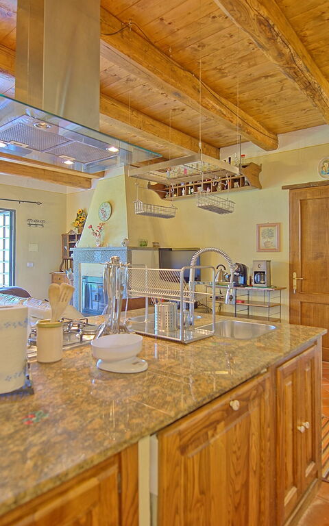 Villa Margherita: Keuken, Lunchroom, Woonkamer