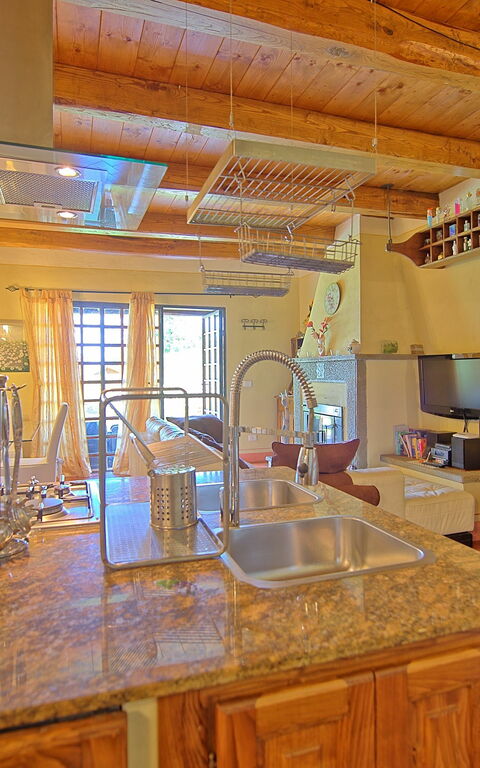 Villa Margherita: Keuken, Lunchroom, Woonkamer