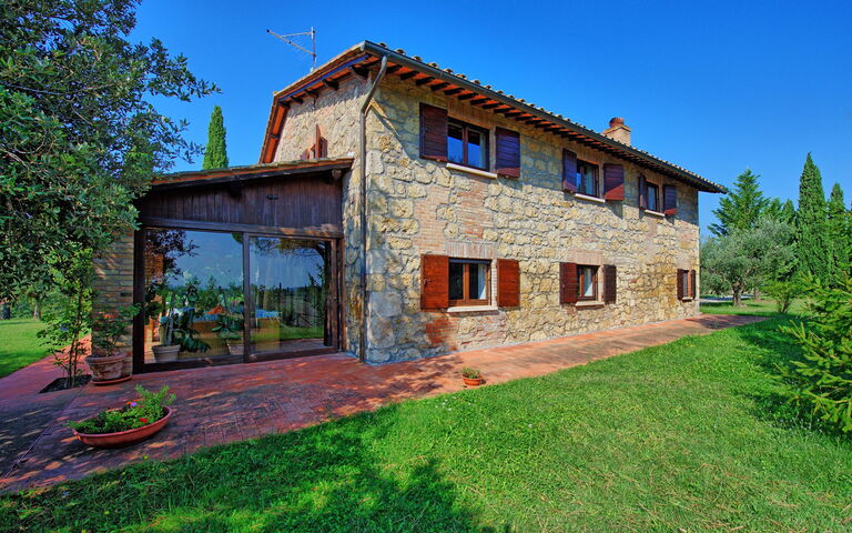 Casale Giulio: Buitenkanten, Buitenshuis