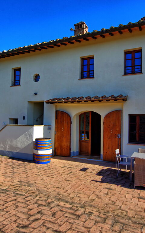 Fornacino: Buitenkanten, Buitenshuis