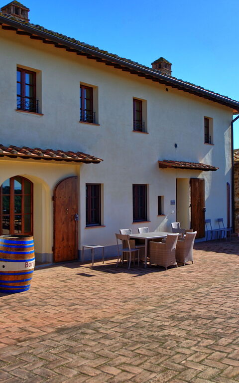 Fornacino: Buitenkanten, Buitenshuis