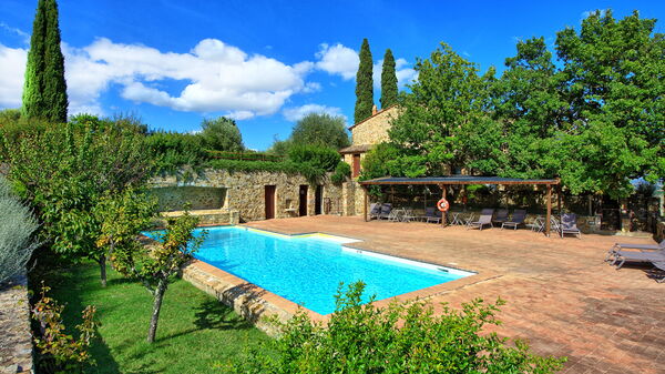 Brunello: Buitenshuis, zwembad