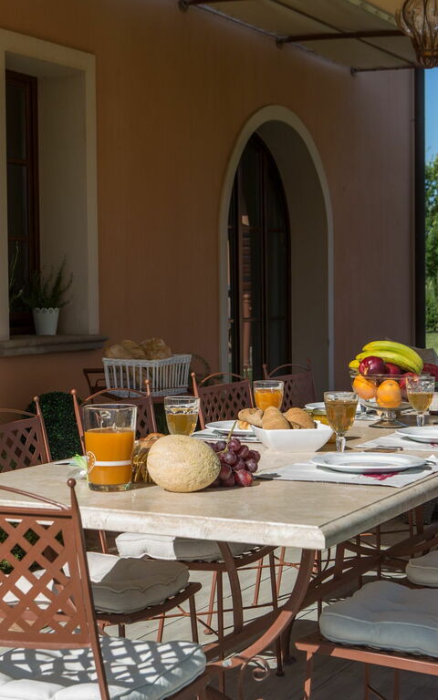 Villa Insoglio: Buitenshuis