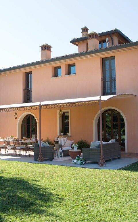 Villa Insoglio: Buitenshuis