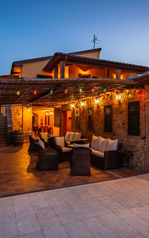 Villa Amadeo: Buitenkanten, Buitenshuis