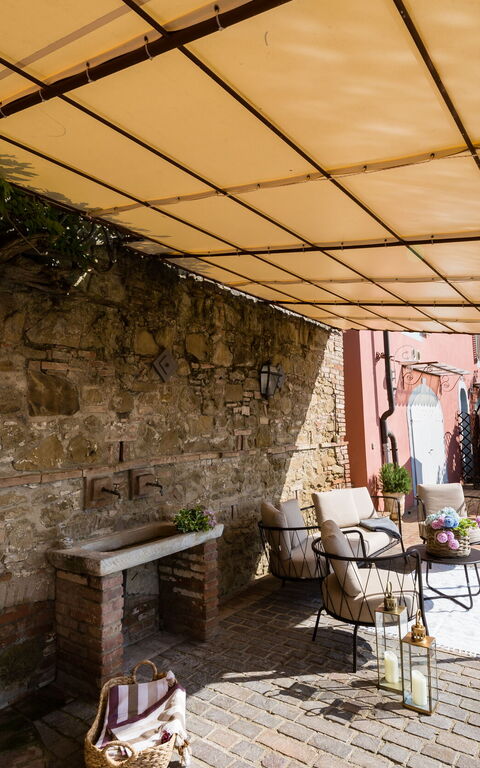 Villa Angelica: Buitenkanten, Buitenshuis